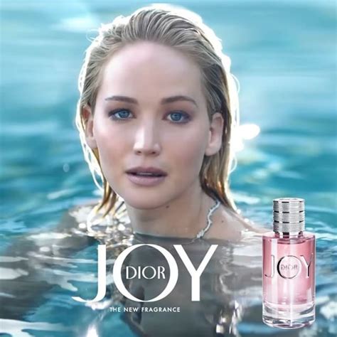 what perfume does jennifer lawrence wear